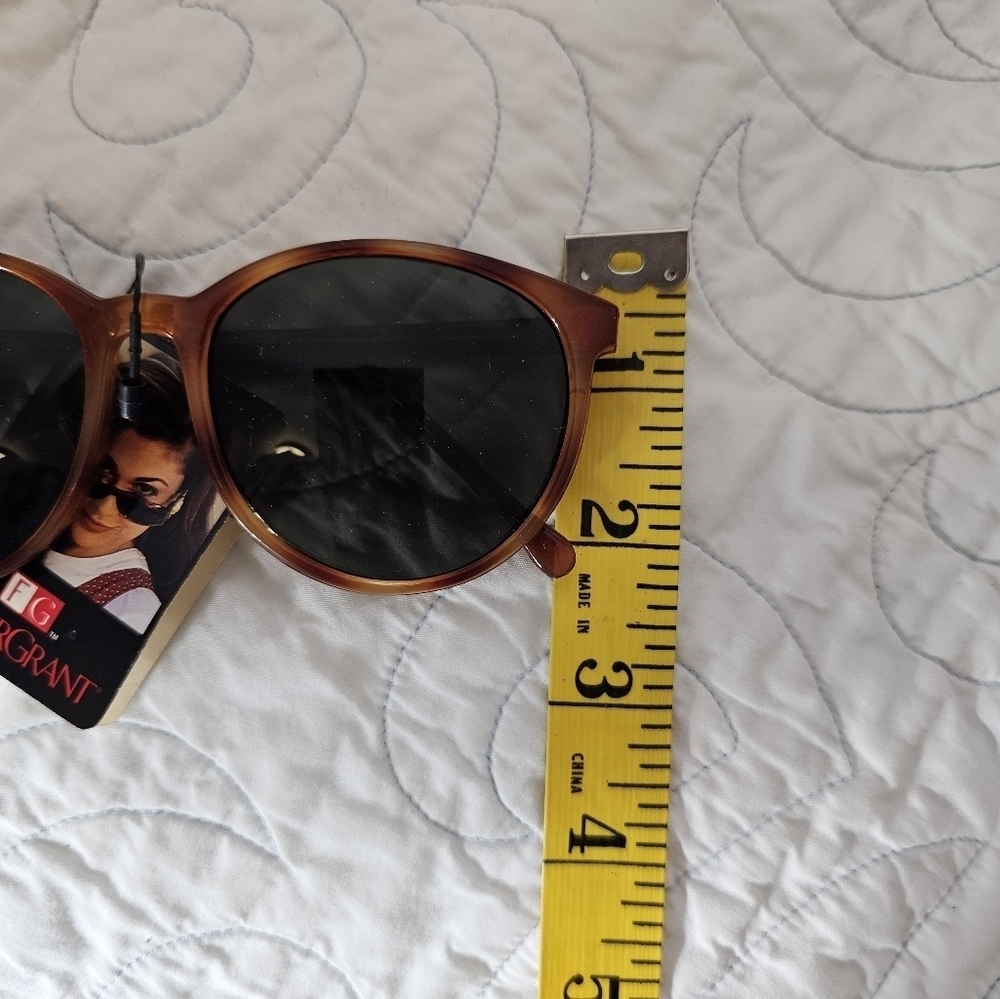 Foster Grant Vintage Stylish Brown Round Sunglasses - Picture 7 of 7